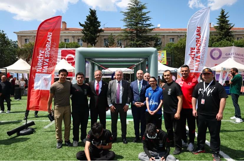 Data Koleji Gazi Üniversitesi Spor Festivali'nde Gençlik ve Spor Bakanı ile Birlikte